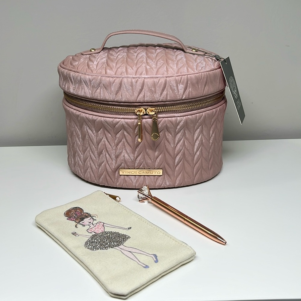 🎀 Pink vanity bag train case
